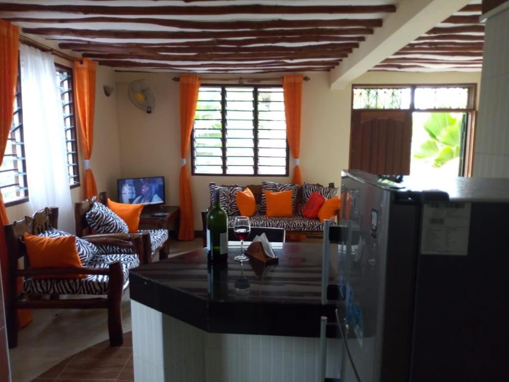 Sea Breeze Villas Kenya Диани-Бич Экстерьер фото