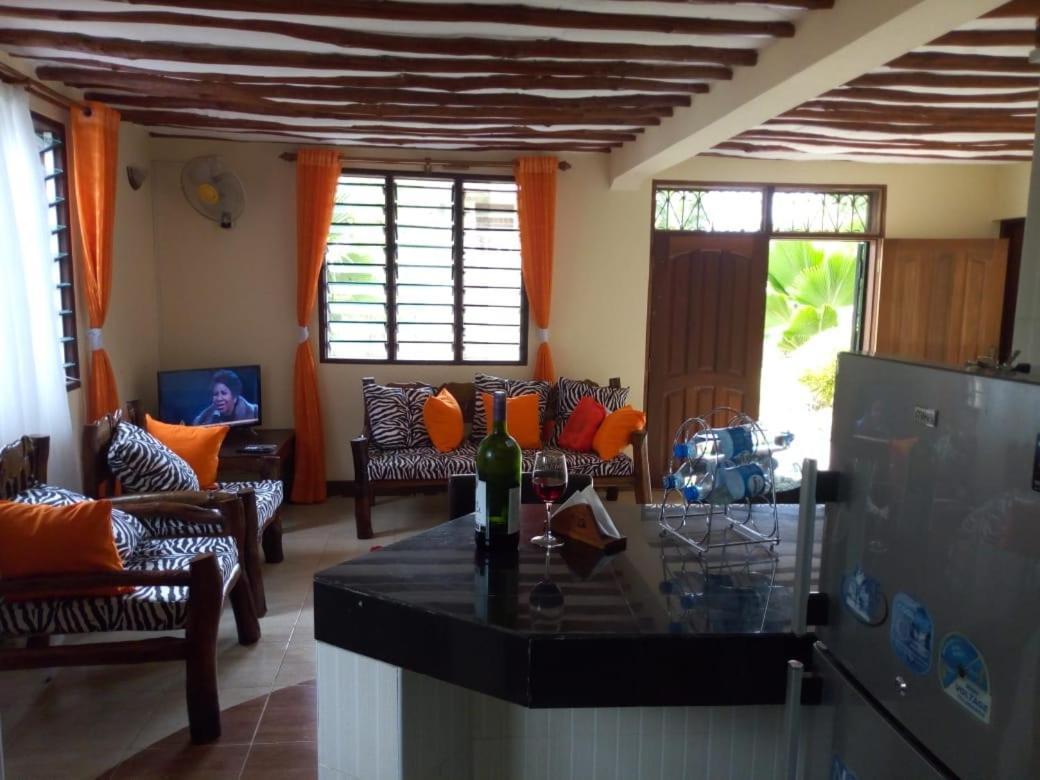 Sea Breeze Villas Kenya Диани-Бич Экстерьер фото